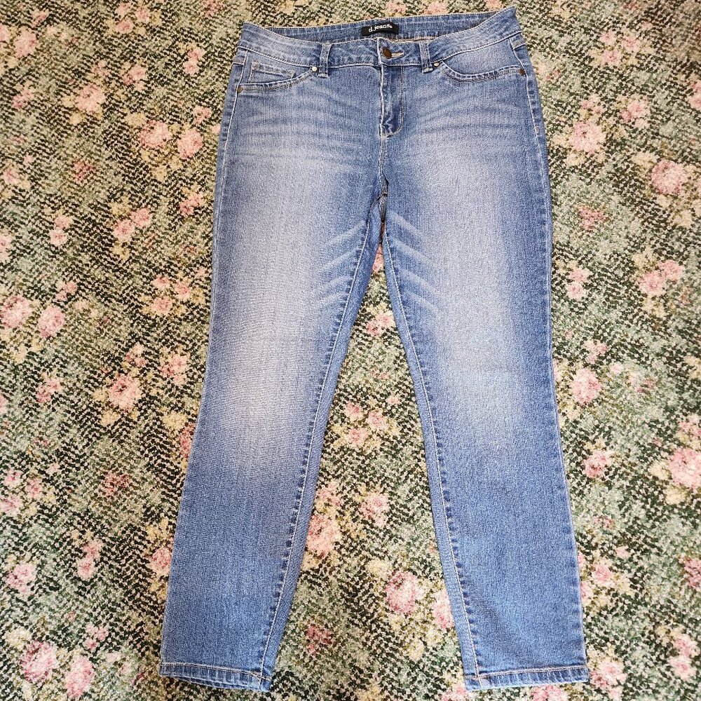 D. Jeans Women's 10 Whiskered Denim Blue Jeans Straight Medium Wash EUC #591